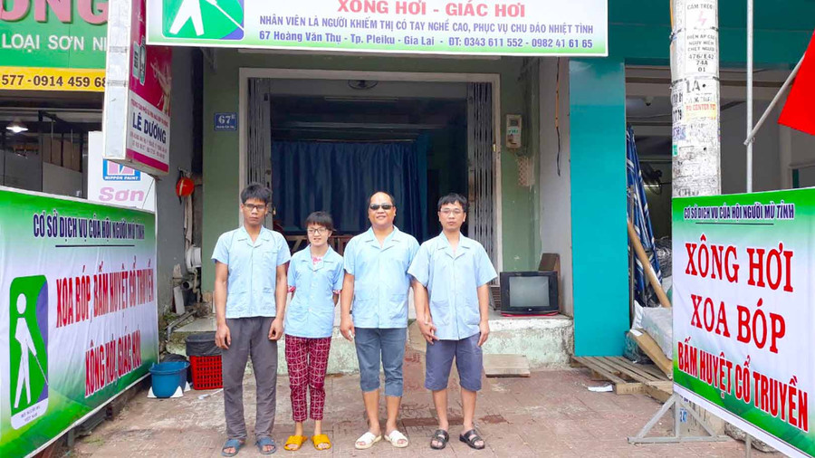  Ra mắt cơ sở xông hơi xoa bóp, bấm huyệt cổ truyền tại nhà số 67 Hoàng Văn Thụ, phường Yên Đổ, TP. Pleiku. Ảnh: Hà Phương