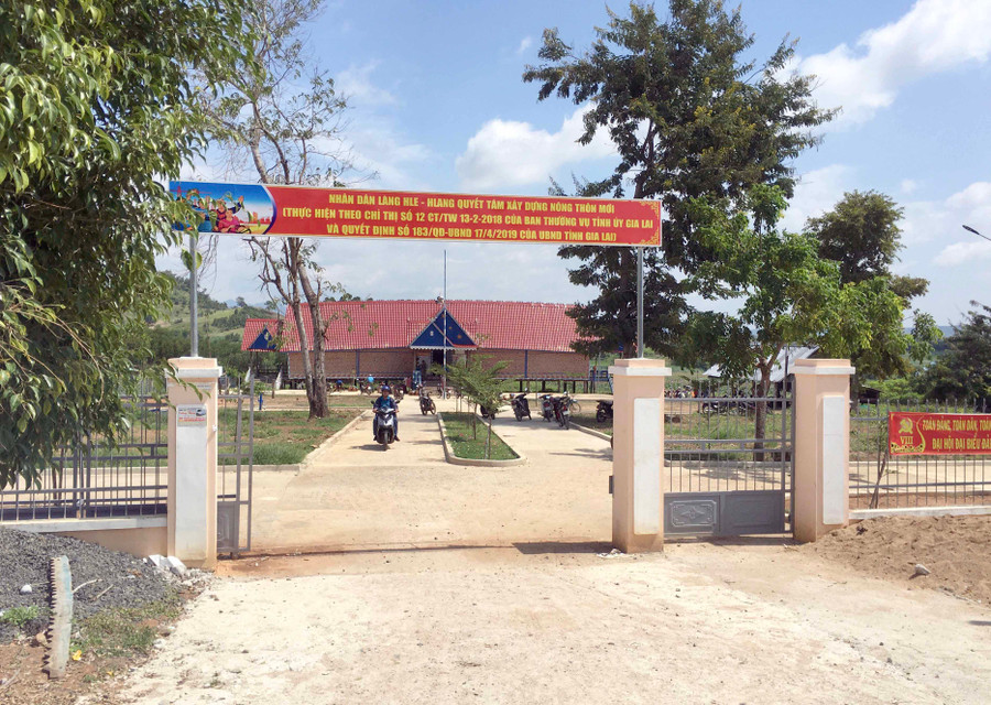 Làng Hle Hlang (xã Yang Nam, huyện Kông Chro) hướng đến mục tiêu trở thành làng NTM vào cuối năm 2020. Ảnh: Quang Tấn 