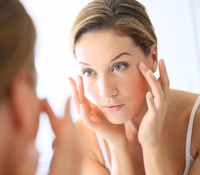 Có một số dấu hiệu đặc trưng có thể xuất hiện trên mặt nếu khối u ung thư nằm ở đỉnh phổi. Và một dấu hiệu điển hình là mí mắt bị sụp xuống. ẢNH MINH HỌA: SHUTTERSTOCK