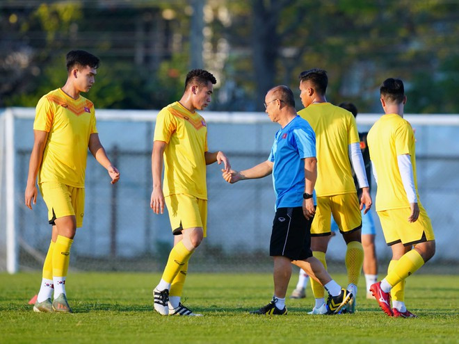 Bùi Hoàng Việt Anh (trái) và các cầu thủ Hà Nội đã được gọi lên U.22 Việt Nam ĐỘC LẬP