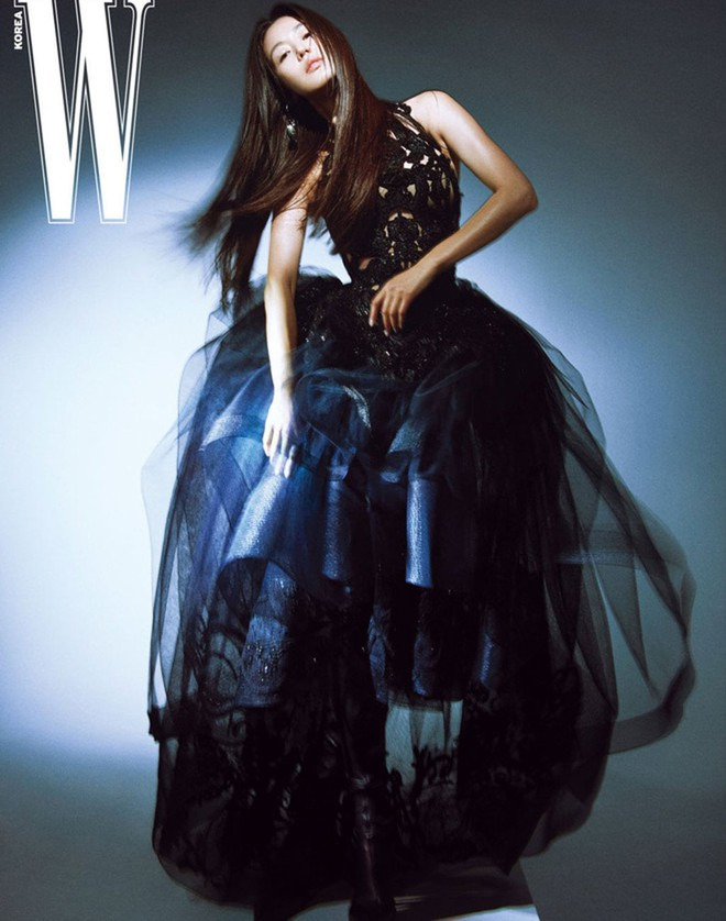 Jun Ji Hyun khoe thân hình chuẩn trên tạp chí ẢNH: W KOREA