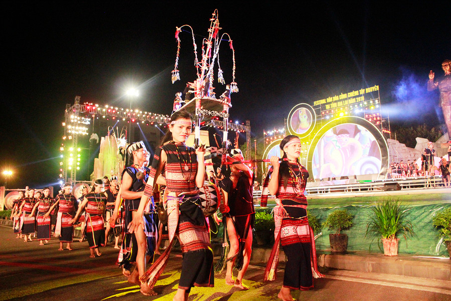 4-Bảo tồn và phát huy những giá trị văn hóa của người dân tộc bản địa để thúc đẩy phát triển du lịch. Ảnh: Tấn Dung