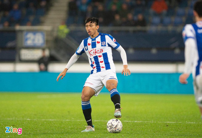 Cả mùa giải, Văn Hậu chỉ có 4 phút chơi cho đội một SC Heerenveen. Ảnh: ZING