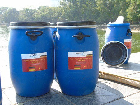 Trên cơ sở báo cáo, đề xuất, UBND TP.Hà Nội đồng ý cho phép triển khai nhân rộng xử lý ô nhiễm hồ bằng chế phẩm Redoxy 3C. Thường trực Thành uỷ Hà Nội cũng đã chấp thuận, giao Ban cán sự Đảng UBND TP.Hà Nội tiếp tục chỉ đạo nhân rộng việc xử lý ô nhiễm nước hồ trên toàn địa bàn Thành phố bằng chế phẩm này. Trên cơ sở báo cáo, đề xuất, UBND TP.Hà Nội đồng ý cho phép triển khai nhân rộng xử lý ô nhiễm hồ bằng chế phẩm Redoxy 3C. Thường trực Thành uỷ Hà Nội cũng đã chấp thuận, giao Ban cán sự Đảng UBND TP.Hà Nội tiếp tục chỉ đạo nhân rộng việc xử lý ô nhiễm nước hồ trên toàn địa bàn Thành phố bằng chế phẩm này.