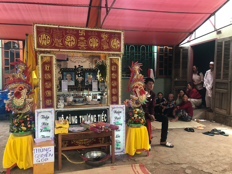 Ngôi nhà nhỏ ở thôn 5, xã Đông bao trùm không khí tang thương bởi cái chết của 2 chị em ruột. Ảnh: Văn Ngọc  Ngôi nhà nhỏ ở thôn 5, xã Đông bao trùm không khí tang thương bởi cái chết của 2 chị em ruột. Ảnh: Văn Ngọc
