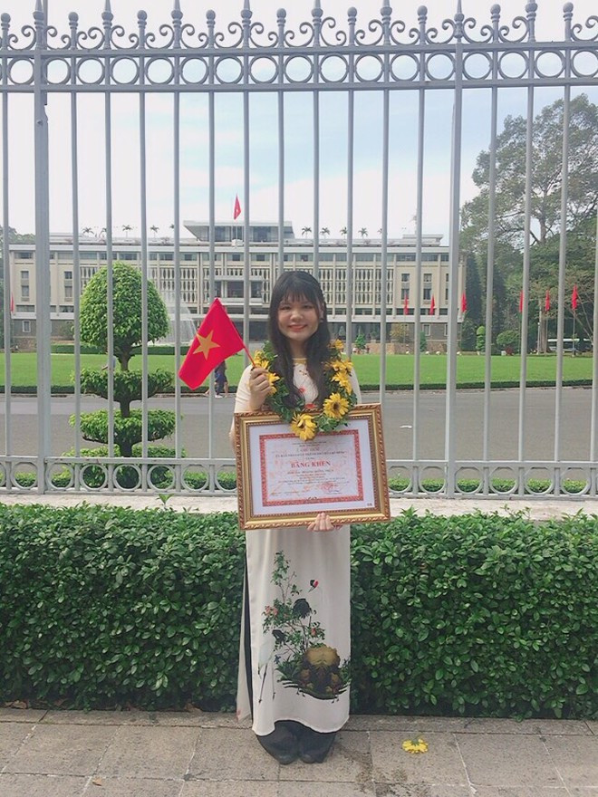 Hồng Thúy được tuyên dương Sinh viên 5 tốt cấp T.Ư 2 năm liên tiếp 2018 và 2019 ẢNH NVCC