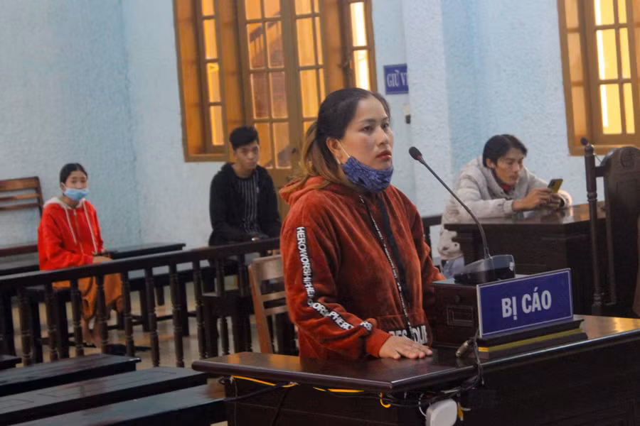  Bị cáo Bùi Thị Thúy tại phiên tòa. Ảnh: Lê Văn Ngọc 