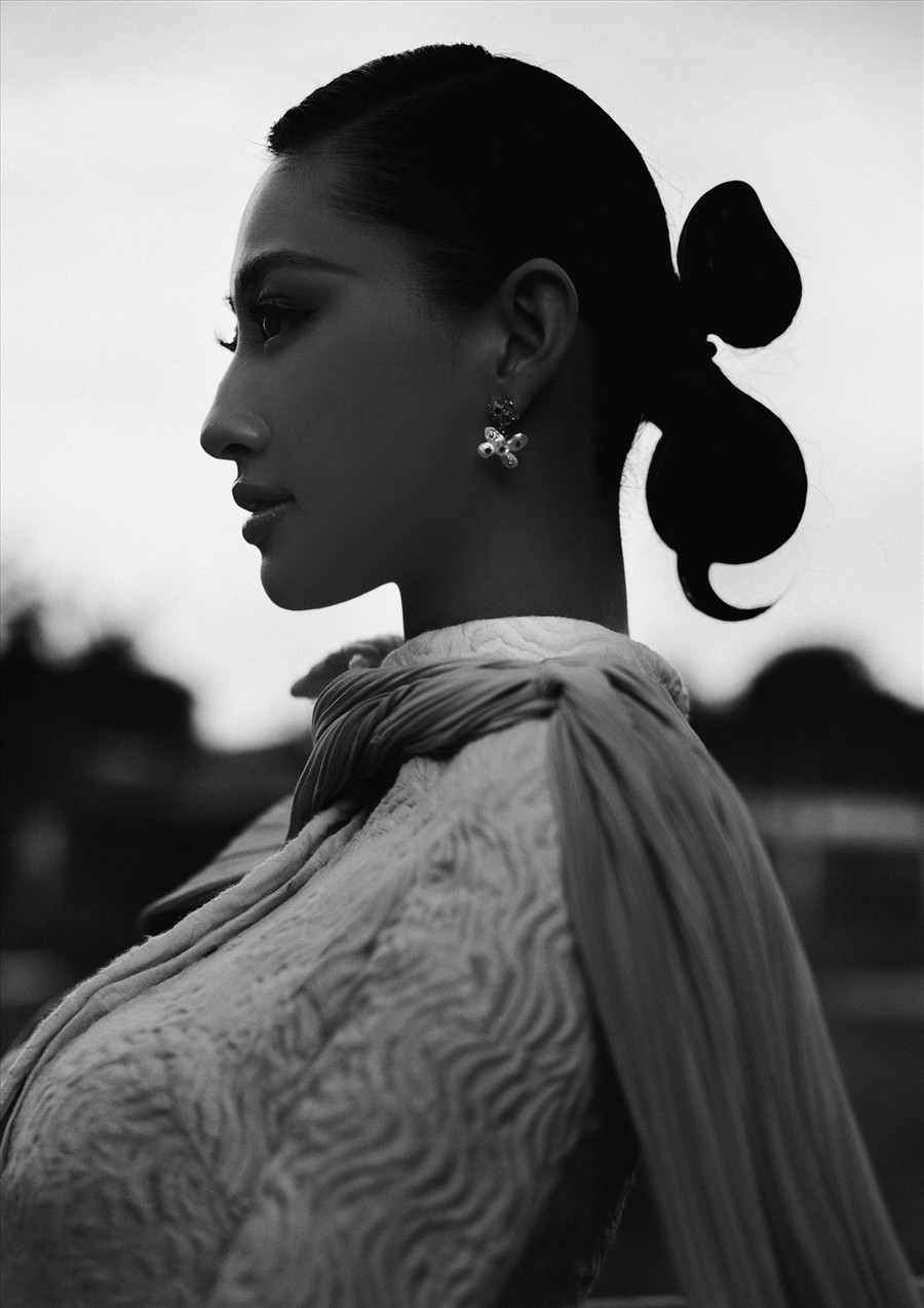 Hiện cô đang xây dựng kênh vlog mới để chia sẻ về cuộc sống, việc học cũng như hướng dẫn nấu ăn. Sắp tới cô sẽ đồng hành cùng Hoa hậu Việt Nam 2020 trong vai trò người dẫn dắt của phần thi Người đẹp Nhân ái và Head to Head Challenge (Thử thách Đối đầu). Ảnh: Tang Tang.