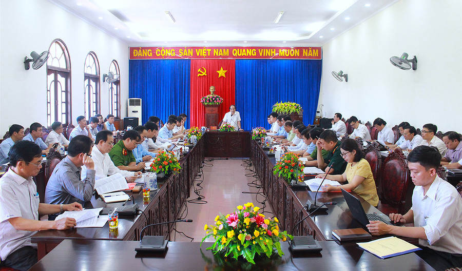 Quang cảnh buổi làm việc. Ảnh: Hồng Thi Quang cảnh buổi làm việc. Ảnh: H.T