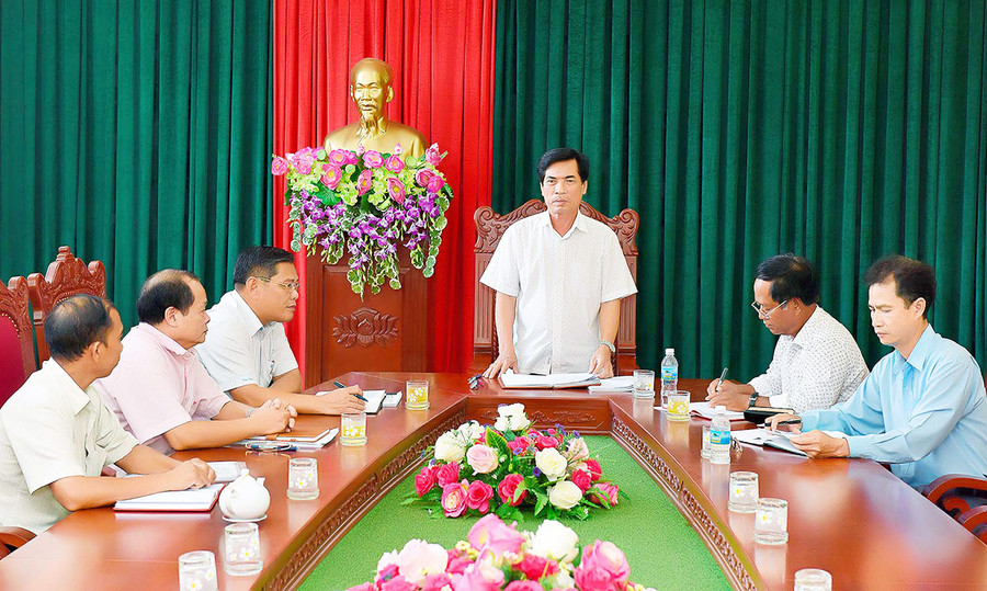  Thường trực Huyện ủy Krông Pa hội ý triển khai công tác lãnh đạo, chỉ đạo nhiệm vụ chính trị của huyện. Ảnh: N.D.A