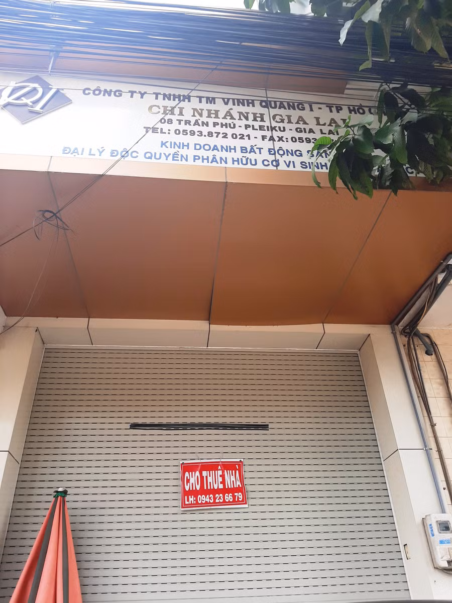 Trụ sở Công ty Vinh Quang I - chi nhánh Gia Lai hiện đã đóng cửa, treo biển cho thuê nhà. Ảnh Đình Văn