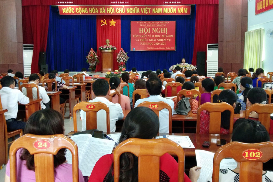 Quang cảnh buổi tổng kết. Ảnh: Hoa Mai