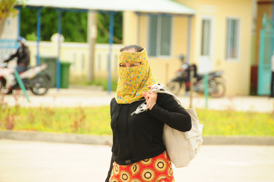 Người phụ nữ này tới Trường tiểu học Lương Thế Vinh để cách ly - Ảnh: B.D