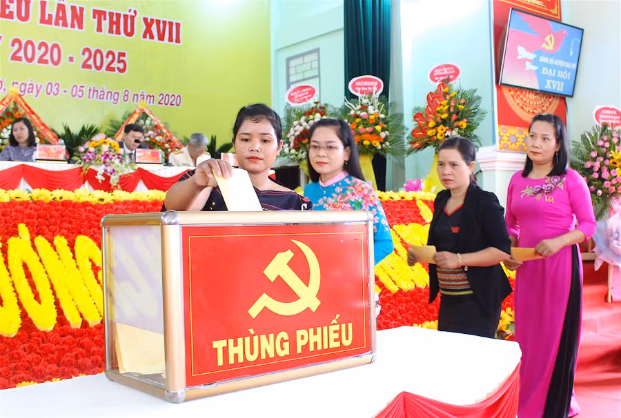 Đại hội bỏ phiếu bầu Đoàn đại biểu dự Đại hội đại biểu Đảng bộ tỉnh Gia Lai lần thứ XVI. Ảnh: Thi Minh