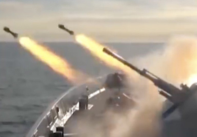 Trung Quốc tăng cường tập trận hải quân giữa lúc căng thẳng leo thang với Mỹ về biển Đông. Ảnh: SCMP Trung Quốc tăng cường tập trận hải quân giữa lúc căng thẳng leo thang với Mỹ về biển Đông. Ảnh: SCMP