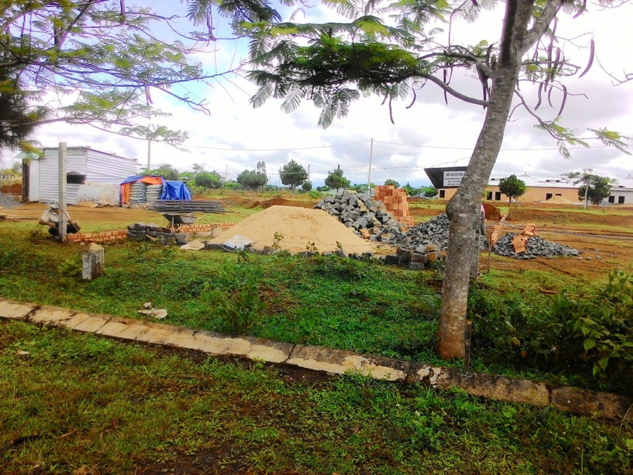 Công ty Vinh Quang I bị phát hiện một lô đất bán cho nhiều người. Ảnh Đình Văn