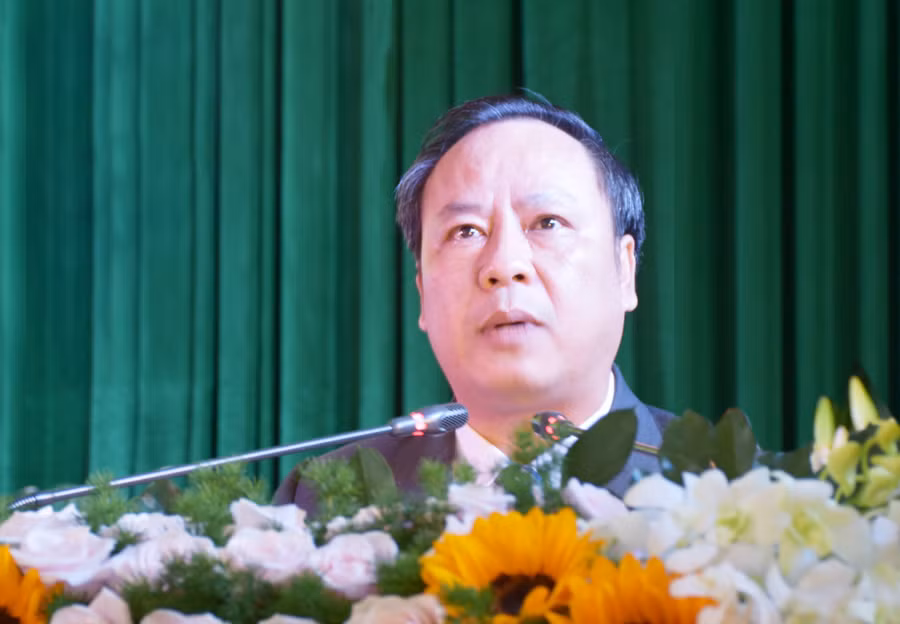 Phó Bí thư Thường trực Tỉnh ủy Châu Ngọc Tuấn phát biểu chỉ đạo tại Đại hội đại biểu Đảng bộ huyện Chư Prông lần thứ XVII (nhiệm kỳ 2020-2025). Ảnh: V.H