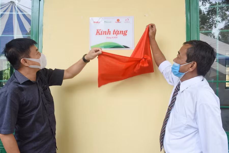 Điểm trường mơ ước khánh thành kịp trước mùa khai giảng năm học mới, là món quà có ý nghĩa sâu sắc, góp phần động viên cho thầy trò vùng sâu ở xã Hơ Moong.