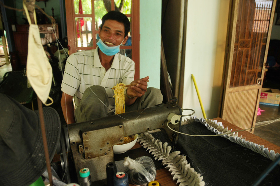 "Dù sao vẫn phải lạc quan, vui vẻ" để chiến thắng đại dịch - Ảnh: B.D