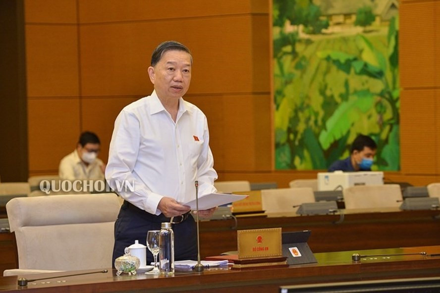 Bộ trưởng Tô Lâm cho rằng không thể kéo dài thêm việc bỏ hộ khẩu. Ảnh: Quochoi Bộ trưởng Tô Lâm cho rằng không thể kéo dài thêm việc bỏ hộ khẩu. Ảnh: Quochoi