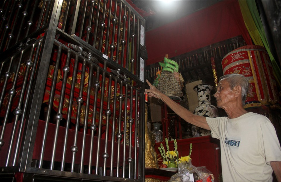 85 tấm đạo sắc được niêm phong khóa lại rất kỹ. Ảnh: N.Tri 85 tấm đạo sắc được niêm phong khóa lại rất kỹ. Ảnh: N.Tri