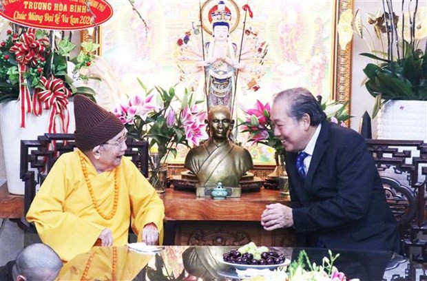 Phó Thủ tướng Thường trực Chính phủ Trương Hòa Bình chúc mừng Hoà thượng Thích Đức Nghiệp, Phó Pháp chủ Hội đồng chứng minh Giáo hội Phật giáo Việt Nam tại chùa Vĩnh Nghiêm (Quận 3, Thành phố Hồ Chí Minh). (Ảnh: Xuân Khu/TTXVN) Phó Thủ tướng Thường trực Chính phủ Trương Hòa Bình chúc mừng Hoà thượng Thích Đức Nghiệp, Phó Pháp chủ Hội đồng chứng minh Giáo hội Phật giáo Việt Nam tại chùa Vĩnh Nghiêm (Quận 3, Thành phố Hồ Chí Minh). (Ảnh: Xuân Khu/TTXVN)