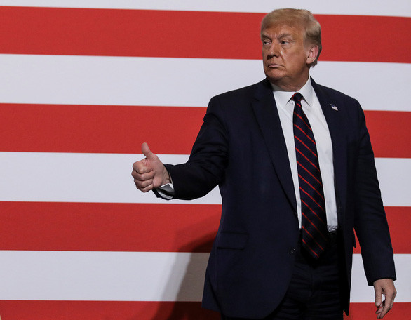 Tổng thống Mỹ Donald Trump dự một sự kiện về tặng huyết tương trong chuyến thăm trụ sở của Hội chữ thập đỏ Mỹ ở Washington ngày 30-7 - Ảnh: REUTERS Tổng thống Mỹ Donald Trump dự một sự kiện về tặng huyết tương trong chuyến thăm trụ sở của Hội chữ thập đỏ Mỹ ở Washington ngày 30-7 - Ảnh: REUTERS