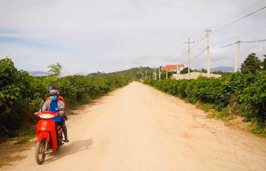  Đường vào 3 buôn: Thành Công, Nung và Ia Jip (xã Chư Drăng) sắp được cải tạo, nâng cấp. Ảnh: Lê Hòa