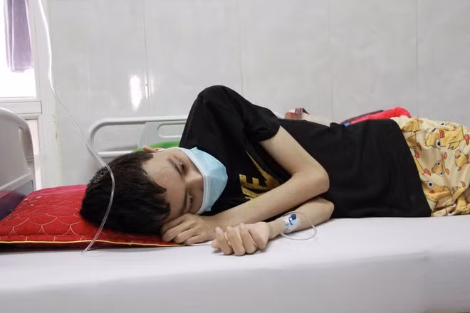 Hơn 1 năm chống chọi căn bệnh nan y khiến thân thể Nhật trở nên tiều tụy ẢNH: HOÀNG BÌNH