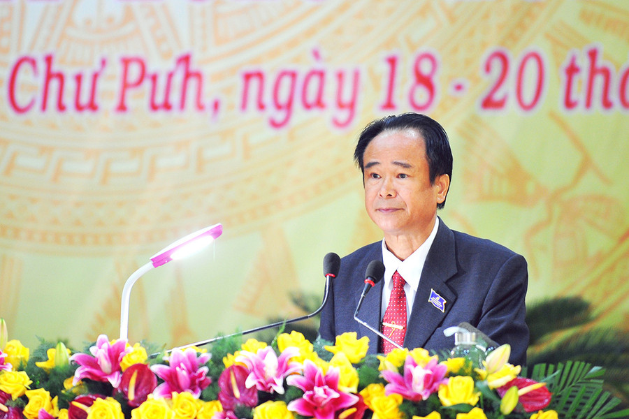 Đồng chí Lê Phan Lương-Ủy viên Ban Thường vụ Tỉnh ủy, Trưởng ban Tuyên giáo Tỉnh ủy phát biểu chỉ đạo tại Đại hội đại biểu Đảng bộ huyện Chư Pưh lần thứ X (nhiệm kỳ 2020-2025). Ảnh: ĐỨC THỤY