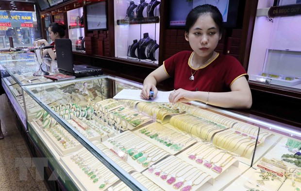  Vàng trang sức bày bán tại Công ty Kinh doanh vàng bạc Bảo Tín Minh Châu. (Ảnh: Trần Việt/TTXVN)