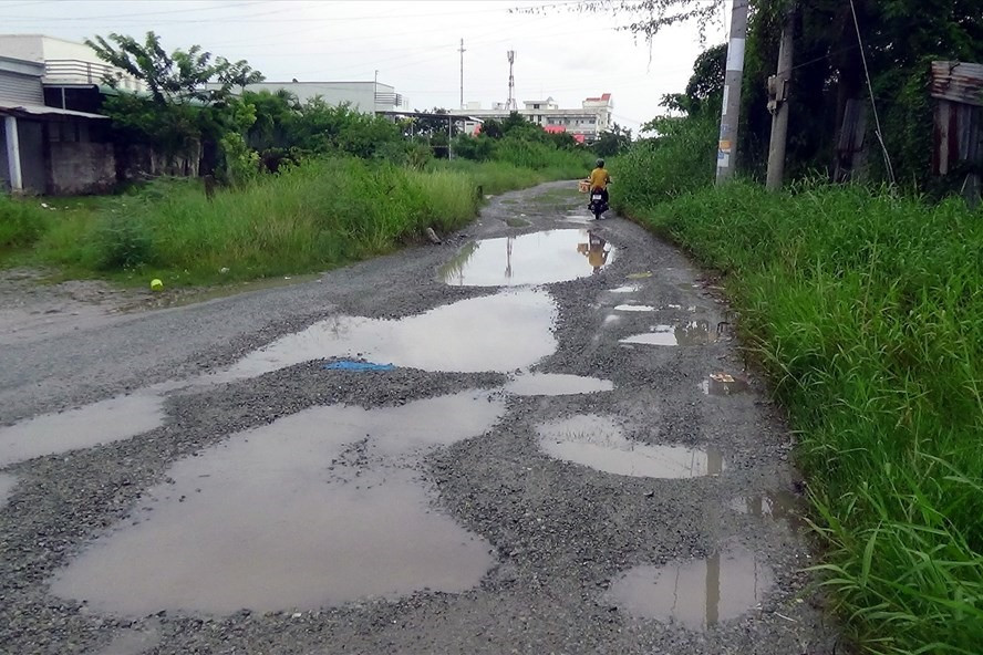 Từng có nhiều trường hợp bị treo “sổ đỏ” vì chủ đầu tư đem thế chấp bên ngoài. Điển hình như vụ việc 192 hộ dân sinh sống tại Khu nhà ở Thiên Long (Phường 5, Thành phố Bạc Liêu) dù đã thanh toán tiền cho chủ đầu tư nhưng gần 5 năm nay họ không nhận được “sổ đỏ”.