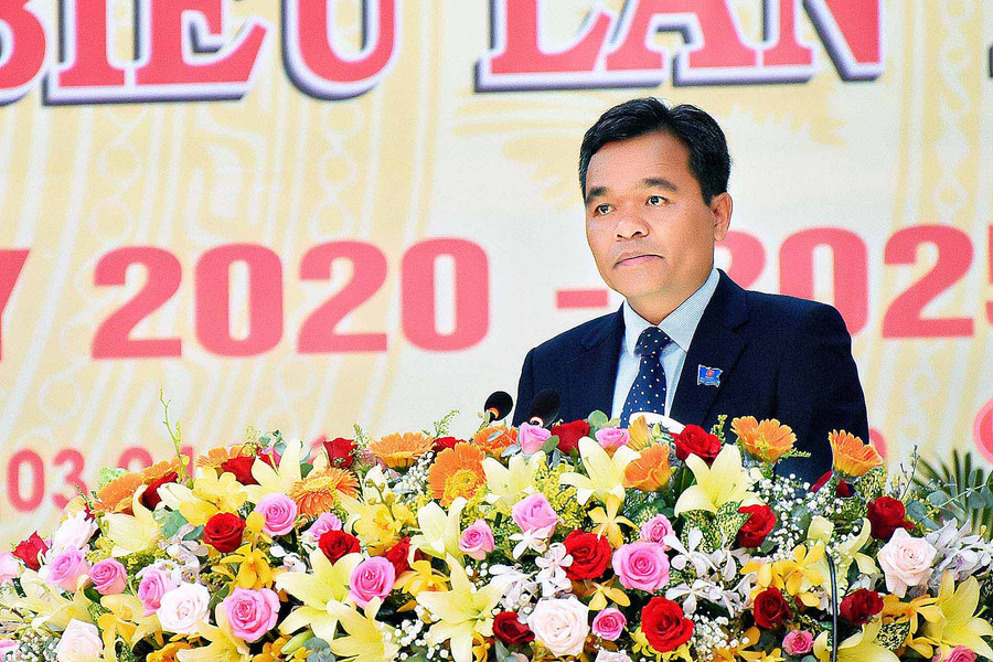 Đồng chí Hồ Văn Niên - Ủy viên dự khuyết Ban Chấp hành TW Đảng, Bí thư Tỉnh ủy, trưởng đoàn đại biểu quốc hội phát biểu chỉ đạo tại đại hội. Ảnh: Đức Thụy 
