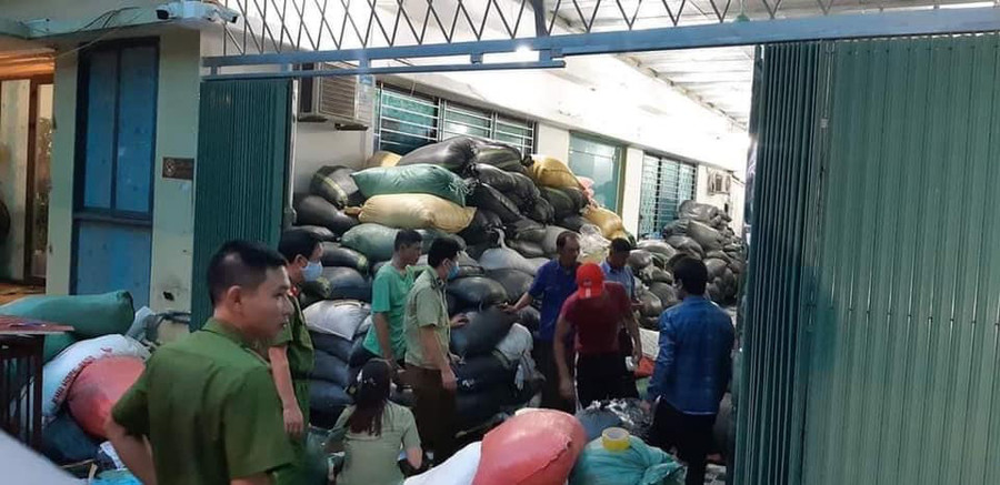 Đoàn liên ngành tiếp tục kiểm tra cơ sở số 43, Biệt thự Lâm viên 2, KĐT Đặng Xá, xã Đặng Xá, huyện Gia Lâm, Hà Nội. Đoàn liên ngành tiếp tục kiểm tra cơ sở số 43, Biệt thự Lâm viên 2, KĐT Đặng Xá, xã Đặng Xá, huyện Gia Lâm, Hà Nội.