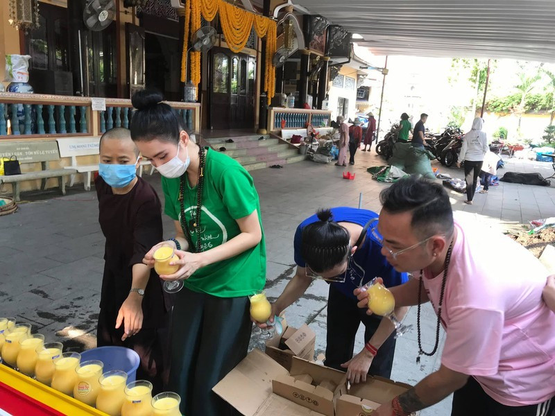 Angela Phương Trinh tích cực làm thiện nguyện. Ảnh: NSCC