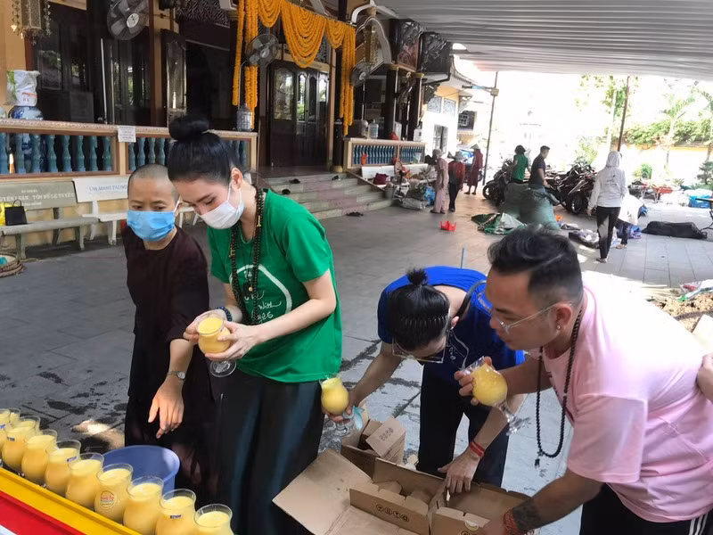 Angela Phương Trinh tích cực làm thiện nguyện. Ảnh: NSCC