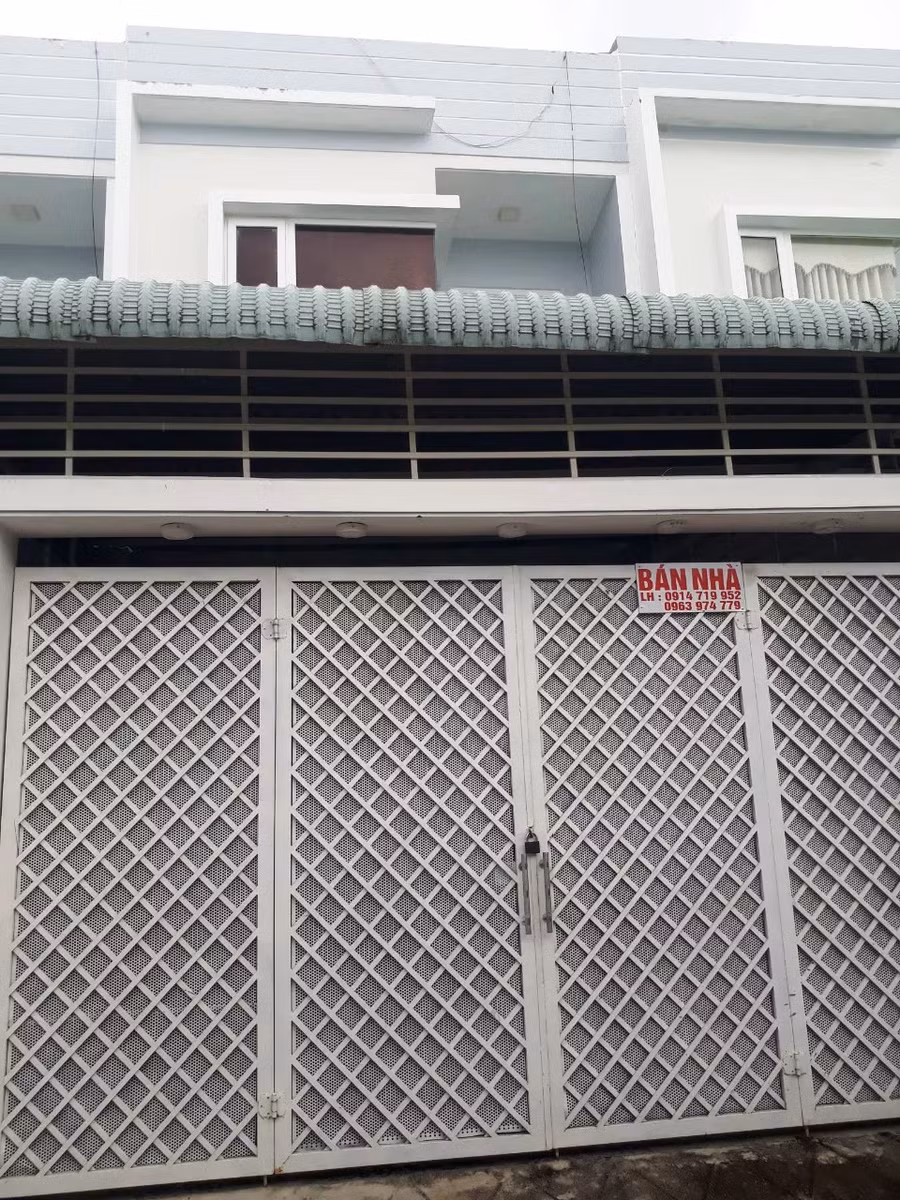 Ông Văn xây nhà ở thương mại để bán, trong đó có nhiều căn không có giấy phép xây dựng. Ảnh: Đình Văn