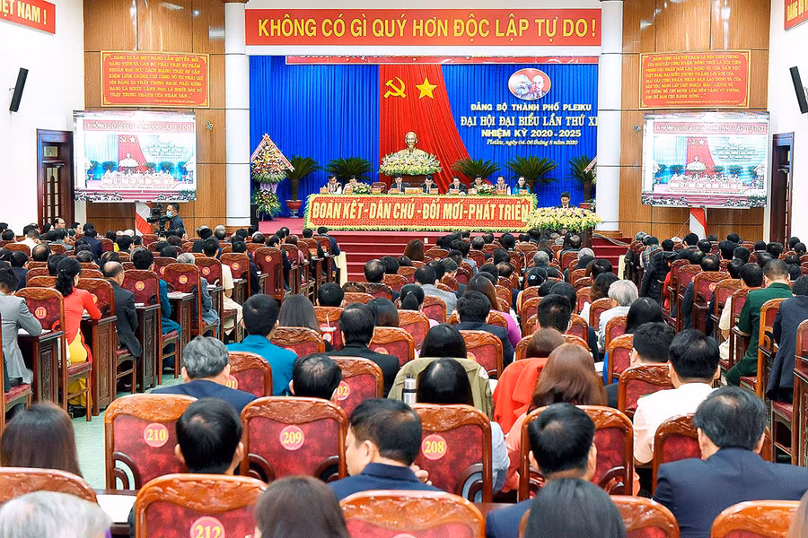 Hội nghị tiếp tục thảo luận tại hội trường. Ảnh: Đức Thụy