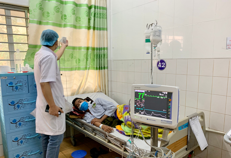 Bệnh nhân Hônh sau thời gian điều trị sức khỏe đã có nhiều chuyển biến tích cực. Ảnh: Như Nguyện