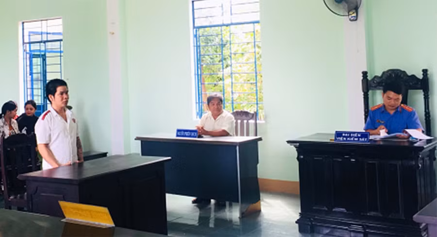  Bị cáo Đinh Lơng tại phiên tòa. Ảnh: Nguyễn Chí Linh