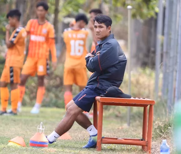 Huỳnh Quốc Anh đang là HLV trưởng U17 Đà Nẵng.