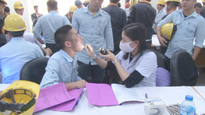 Nghị định mới của Chính phủ đã nâng mức hỗ trợ chi phí chữa bệnh nghề nghiệp lên 100% thay vì 50% như trước đây