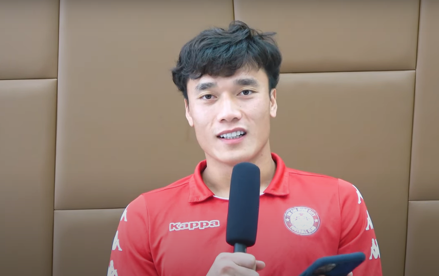 Bùi Tiến Dũng giao lưu với khán giả. Ảnh: HCMFC Bùi Tiến Dũng giao lưu với khán giả. Ảnh: HCMFC
