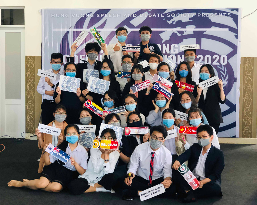 Các thành viên tham gia hội nghị đều đeo khẩu trang để đảm bảo an toàn trong tình hình dịch Covid-19. Ảnh: Thủy Bình