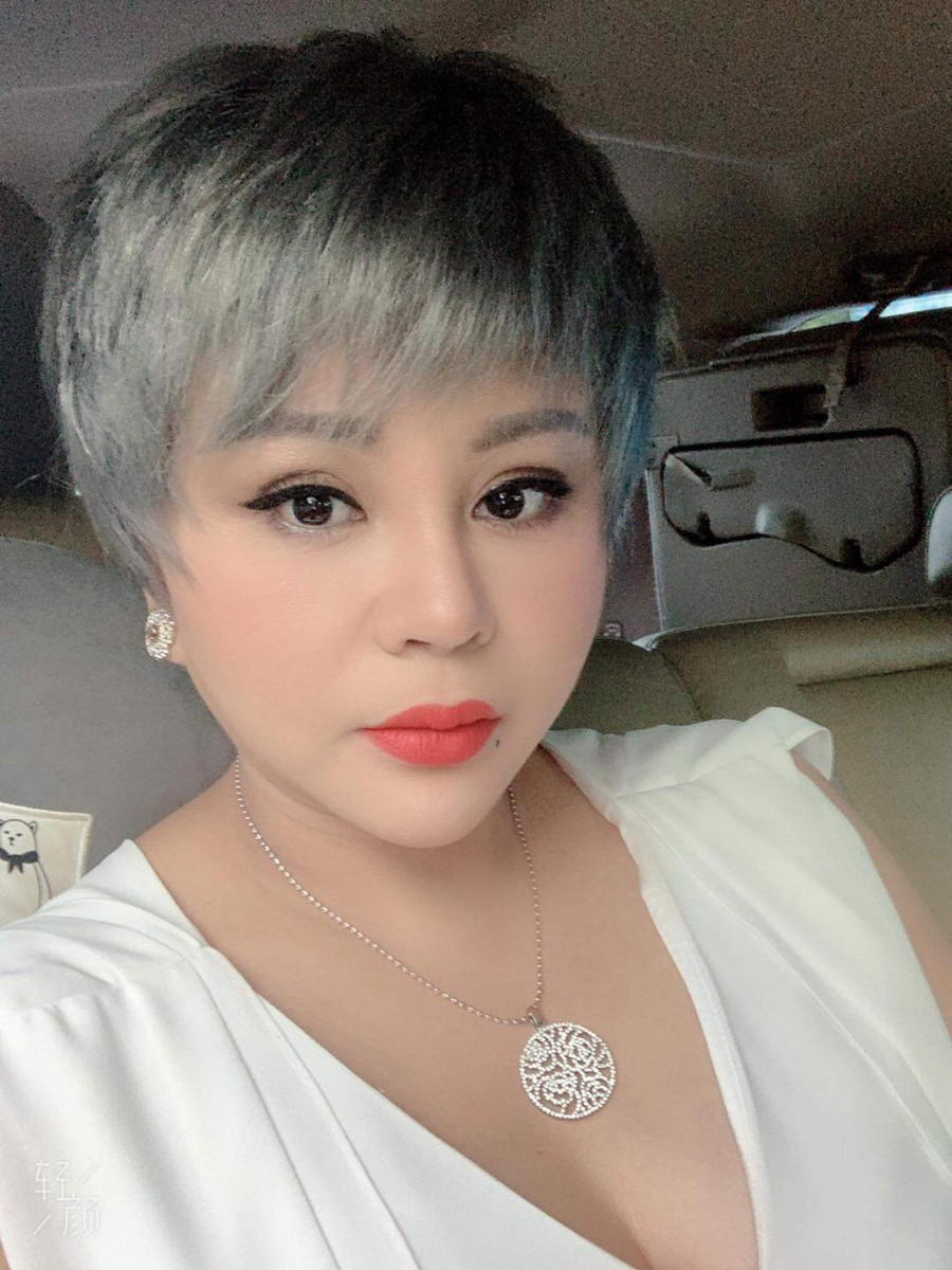 "Mỹ nhân được Hoài Linh đòi cưới" hiện tại để kiểu tóc ngắn trẻ trung không thua kém dàn mỹ nhân trẻ đẹp trong showbiz Việt.