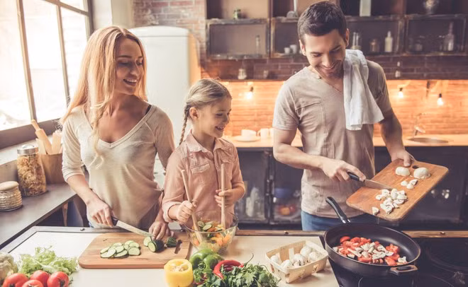 Ăn uống lành mạnh vừa ngon vừa khỏe, lại bớt tiền khám bệnh SHUTTERSTOCK