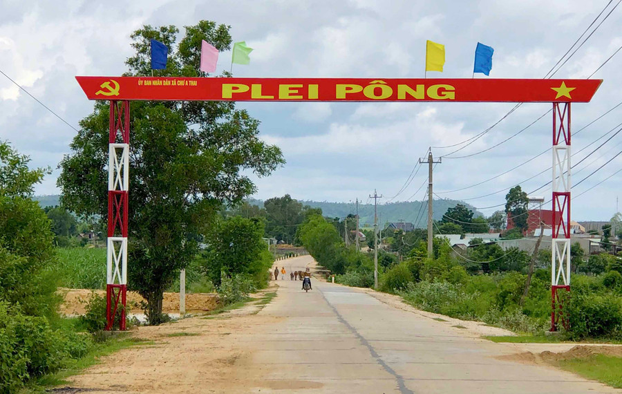 Hệ thống cơ sở hạ tầng ở làng Pông (xã Chư A Thai, huyện Phú Thiện) được đầu tư bài bản, khang trang. Ảnh: Lê Nam 