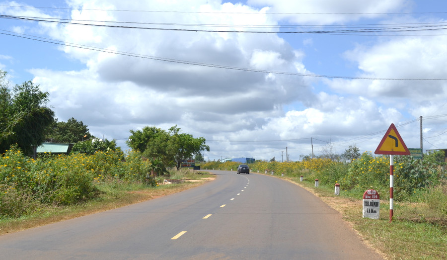 Quốc lộ 19 đoạn qua xã Bàu Cạn (huyện Chư Prông). Ảnh: Lê Hòa