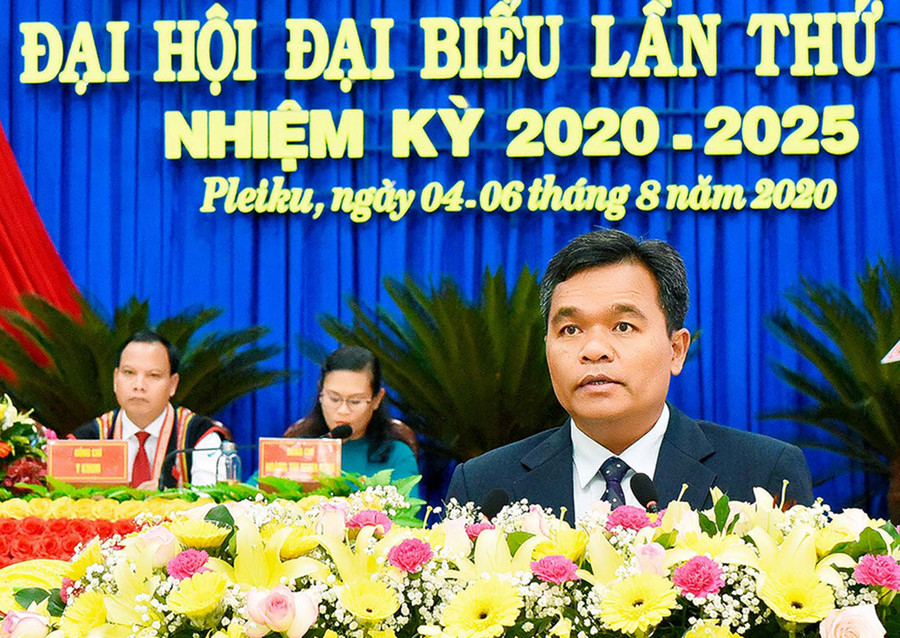 Đồng chí Hồ Văn Niên-Ủy viên dự khuyết Ban Chấp hành Trung ương Đảng, Bí thư Tỉnh ủy, trưởng đoàn đại biểu quốc hội phát biểu chỉ đạo tại đại hội (2)