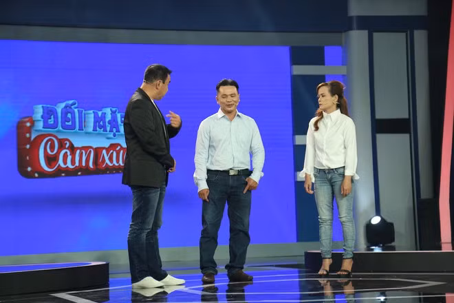 Lắng nghe câu chuyện của người phụ nữ nhẫn nhịn chồng vì con, Quyền Linh tỏ thái độ không hài lòng ẢNH: BTC